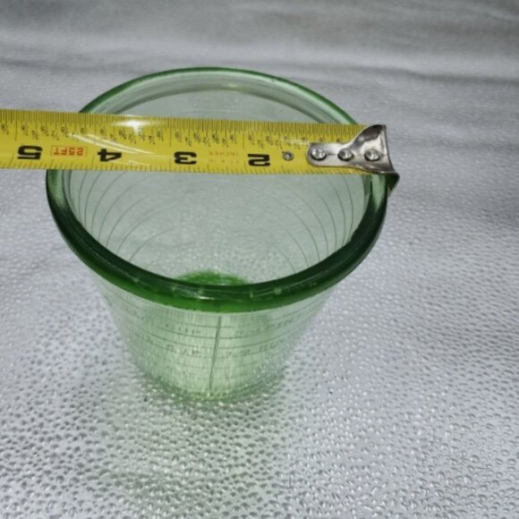 Hazel Atlas Green Depression Glass 2 Cup Measuring Cup Uranium glows black light - Picture 7 of 8